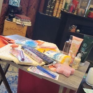 Summer Shimmer Makeup/ Beauty Bundle! 14 Piece W/ Beach Bag Included! NEW!